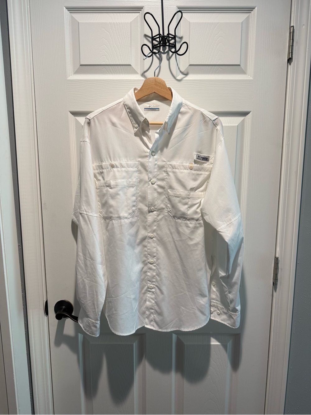 Columbia White Men's Long-Sleeve Button-Down Shirt - Picture 2 of 3